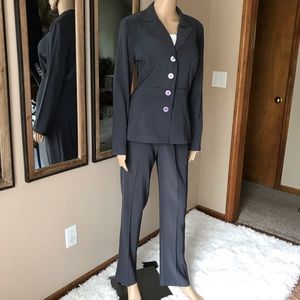 La Belle Women’s Gray 2-Piece Suit Sz 7 EUC